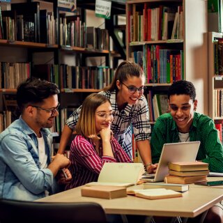 Ausbildung setzt Berufstätigkeit voraus: Kindergeld in Gefahr